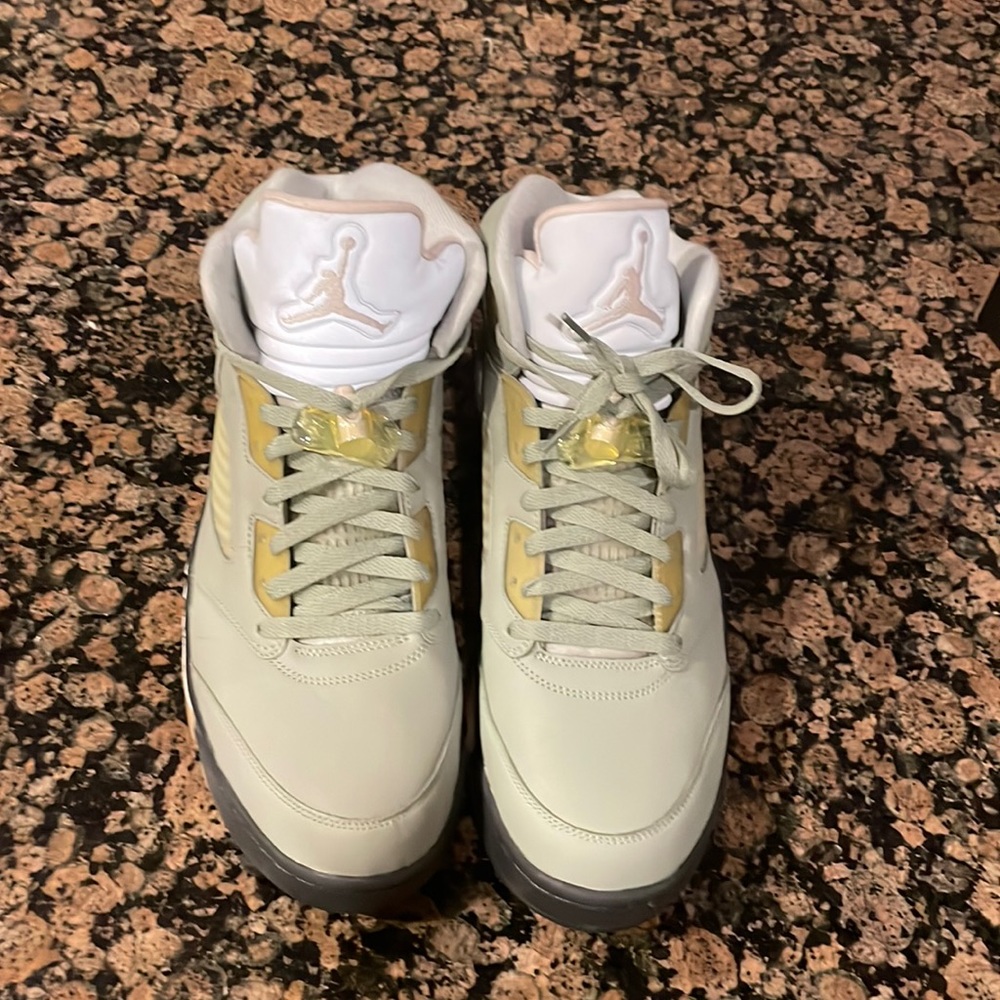Air Jordan five retro.
